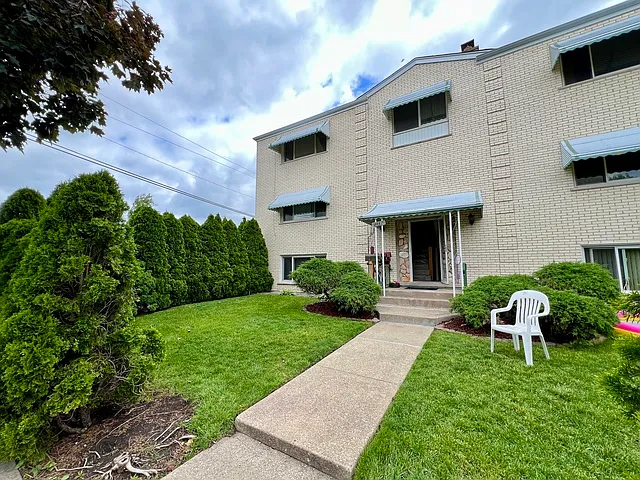 3 bed, 1.5 bath, 1500 sqft, $2,200 — Photo 1