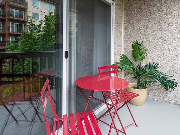 5th image of 10014 5th Ave NE #302