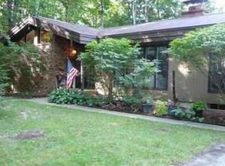 8737 Fairway Dr, Beulah, MI 49617