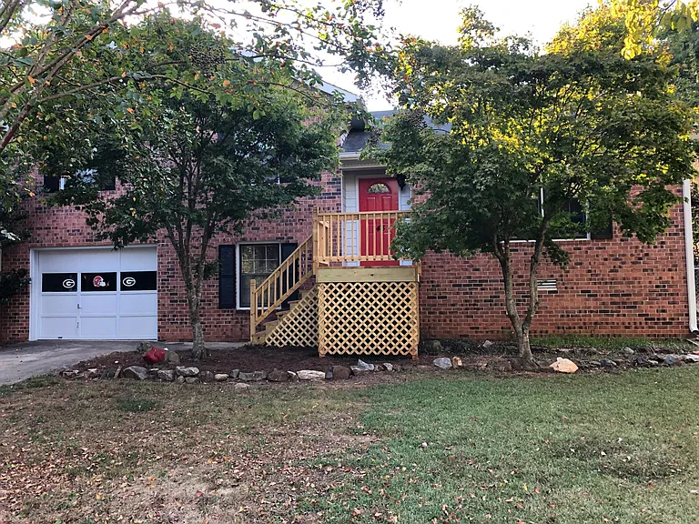 143 Stonybrook Ct — Photo 3