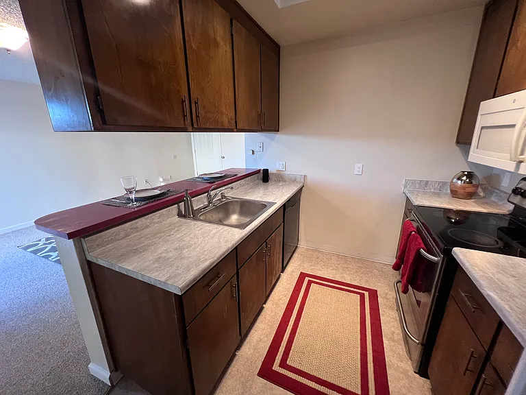 2134 Union Ave — Photo 8