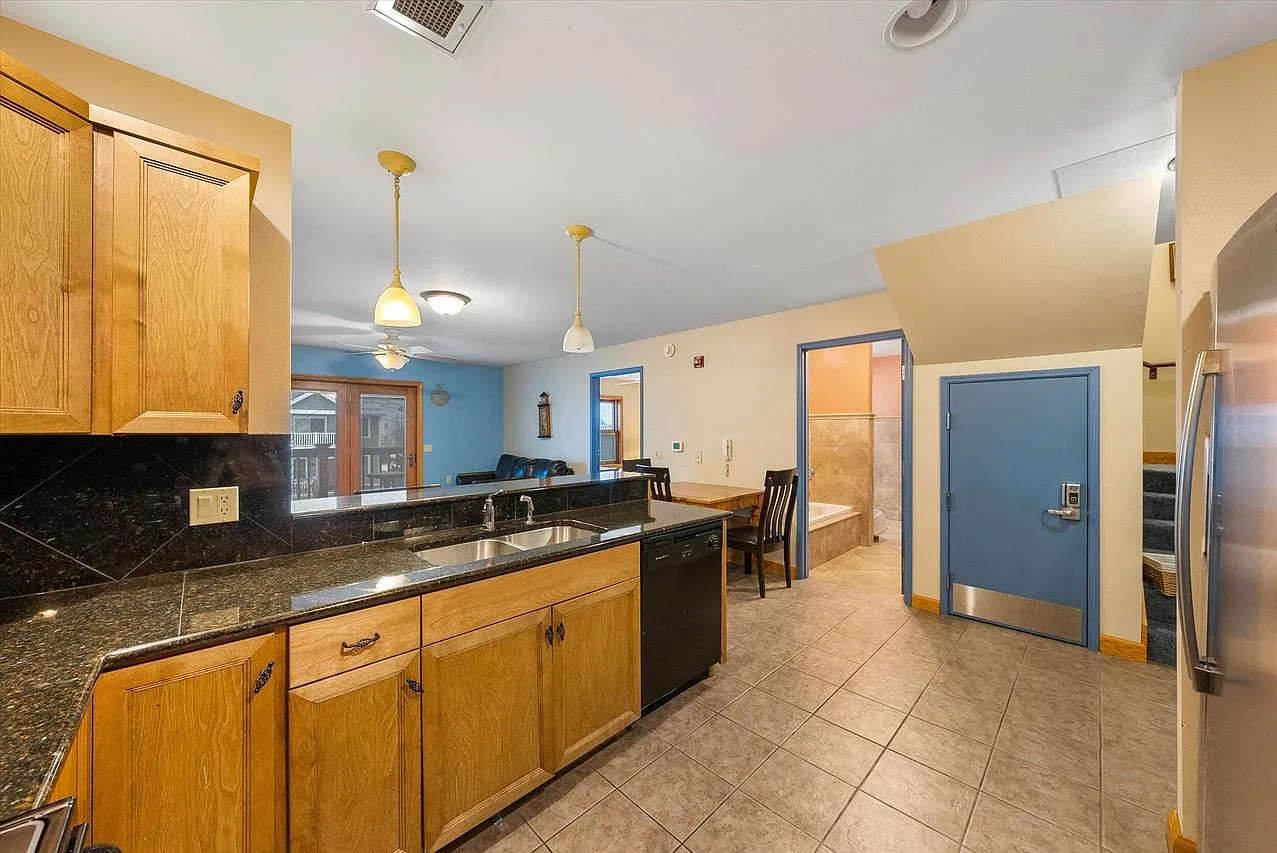 3 bed, 1756 sqft, $2,650 — Photo 4