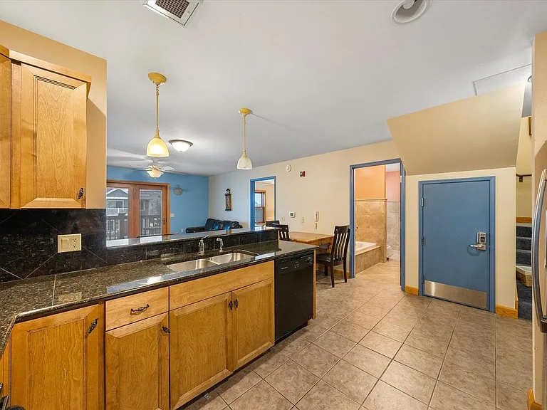 650 S Pier Dr #6 — Photo 4