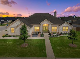 833 Secretariat Dr, Hewitt, TX 76643
