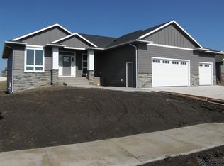2305 S Canyon Ave, Sioux Falls, SD 57110