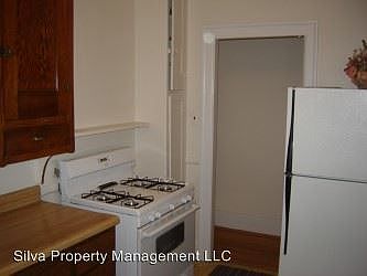 5th image of 910 Beaconsfield Ave APT 2