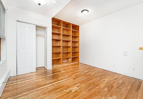 2nd image of 4020 Ditmars Blvd #1A