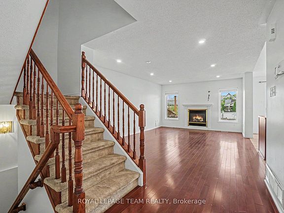 3rd image of 13 Stoneleigh St