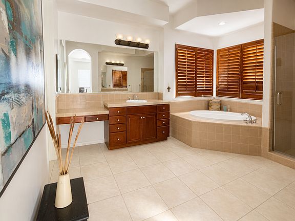 4th image of 135 Bellini Way