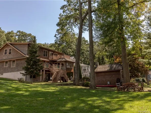 163 Pinewood Trl, Trumbull, CT 06611