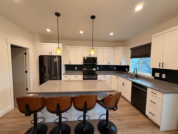 3rd image of 3621 N Sparrow Ln