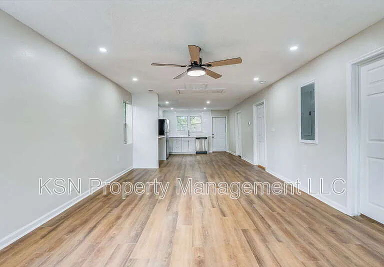 2032 Eppinger St — Photo 4