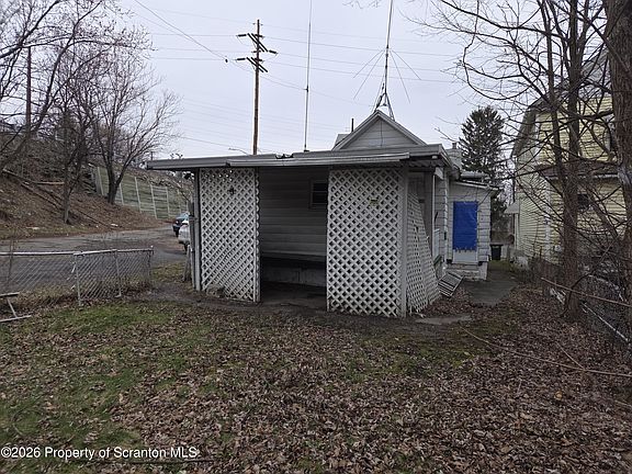 5th image of 521 Albion St