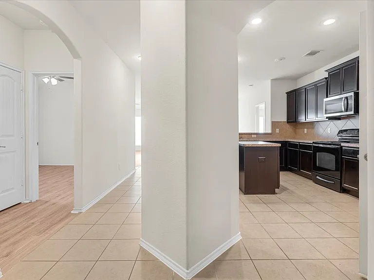 1729 Park Trails Blvd — Photo 5