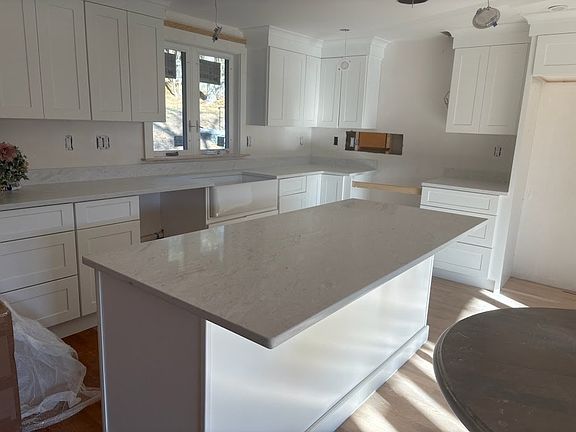 2nd image of 40 Hearthstone Dr
