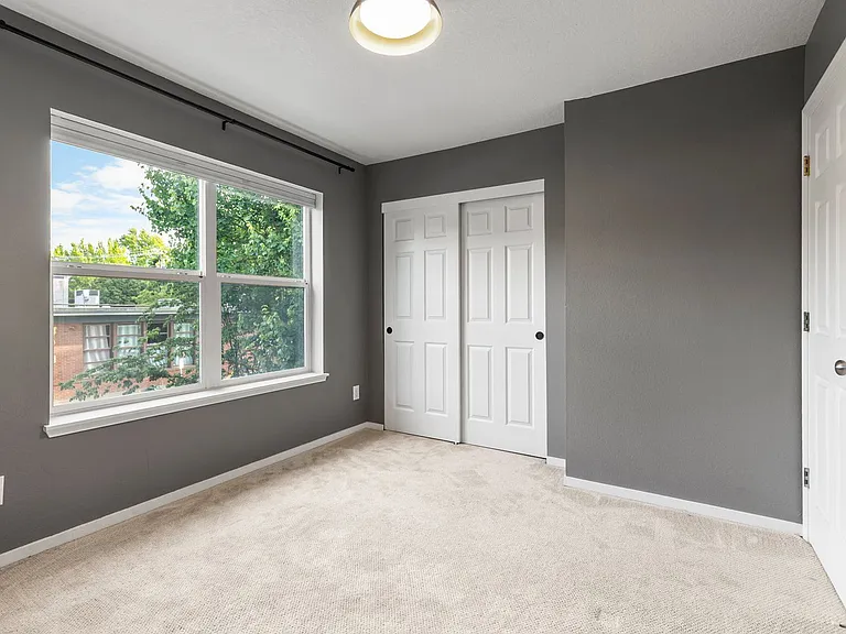 7 NE Morris St — Photo 12
