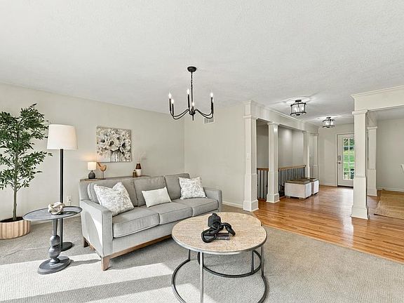 3rd image of 6261 NE Russell Rd