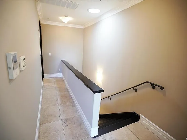 18245 Burbank Blvd #110 — Photo 14