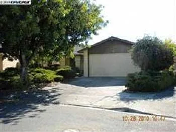 2719 Oak Tree Ct photo 1