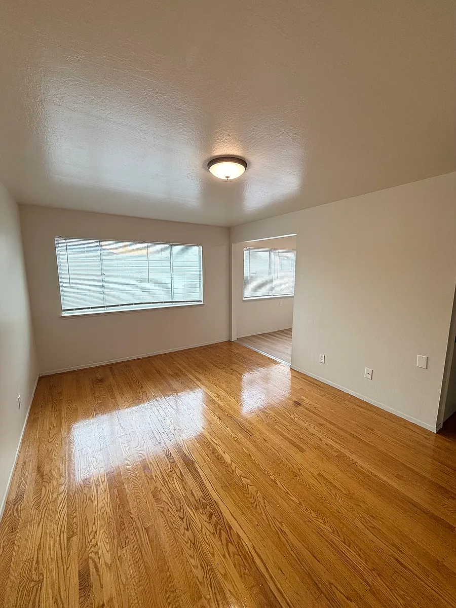 Building Photo - 2609 Judah St #18