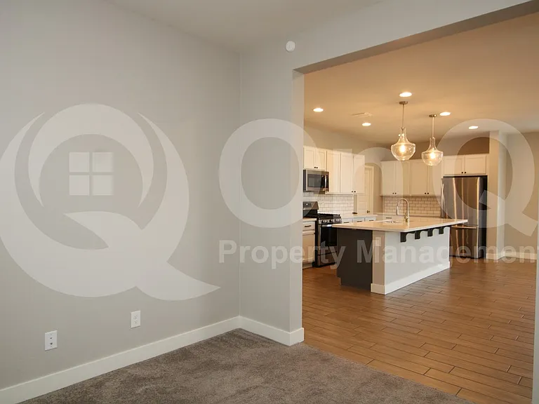 16535 W Desert Ln — Photo 4