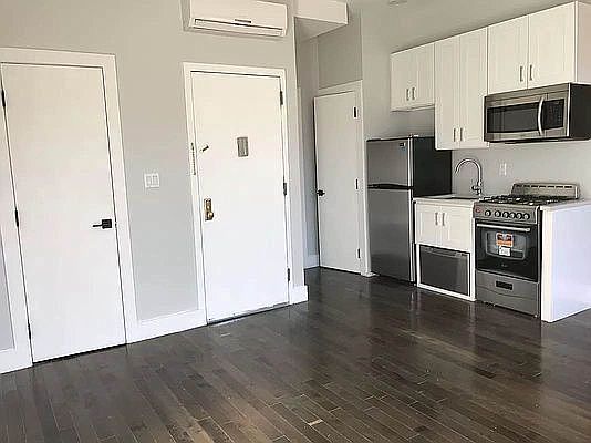 1st image of 272 W 139th St Floor 4