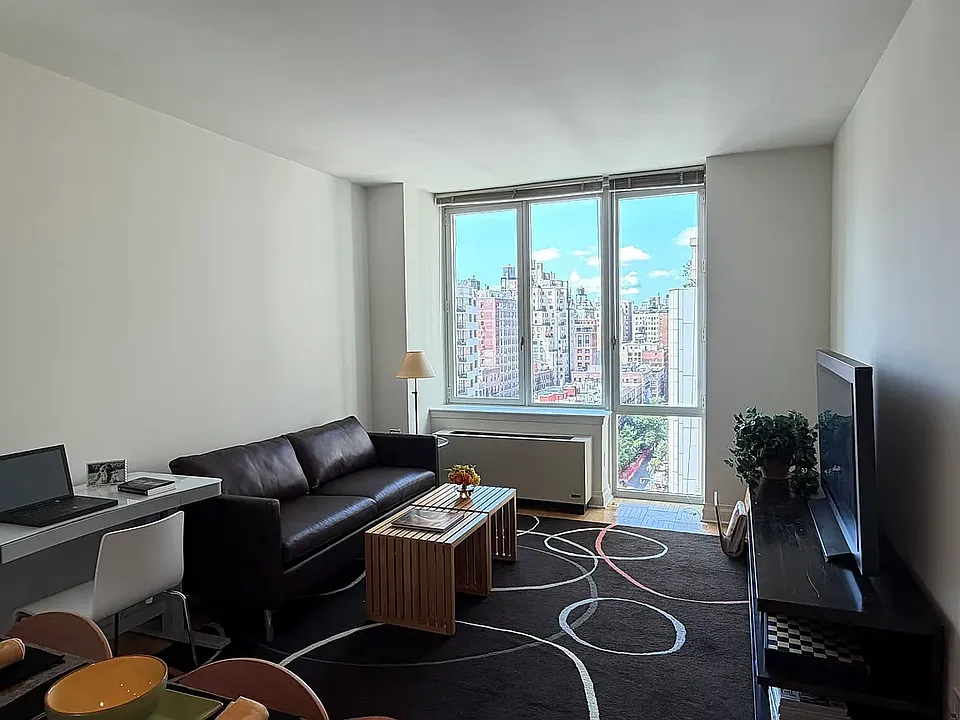 1510 Lexington Ave #17B