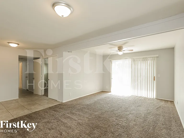 9631 N 35th Dr — Photo 5