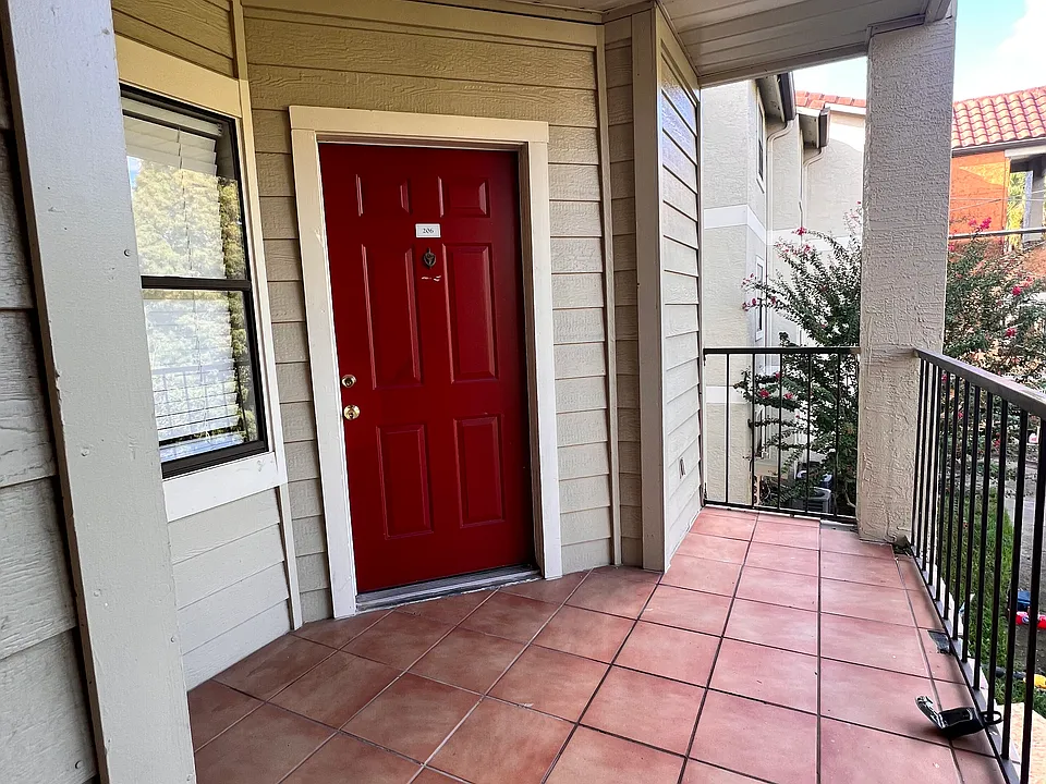 3004 Parkway Blvd #206