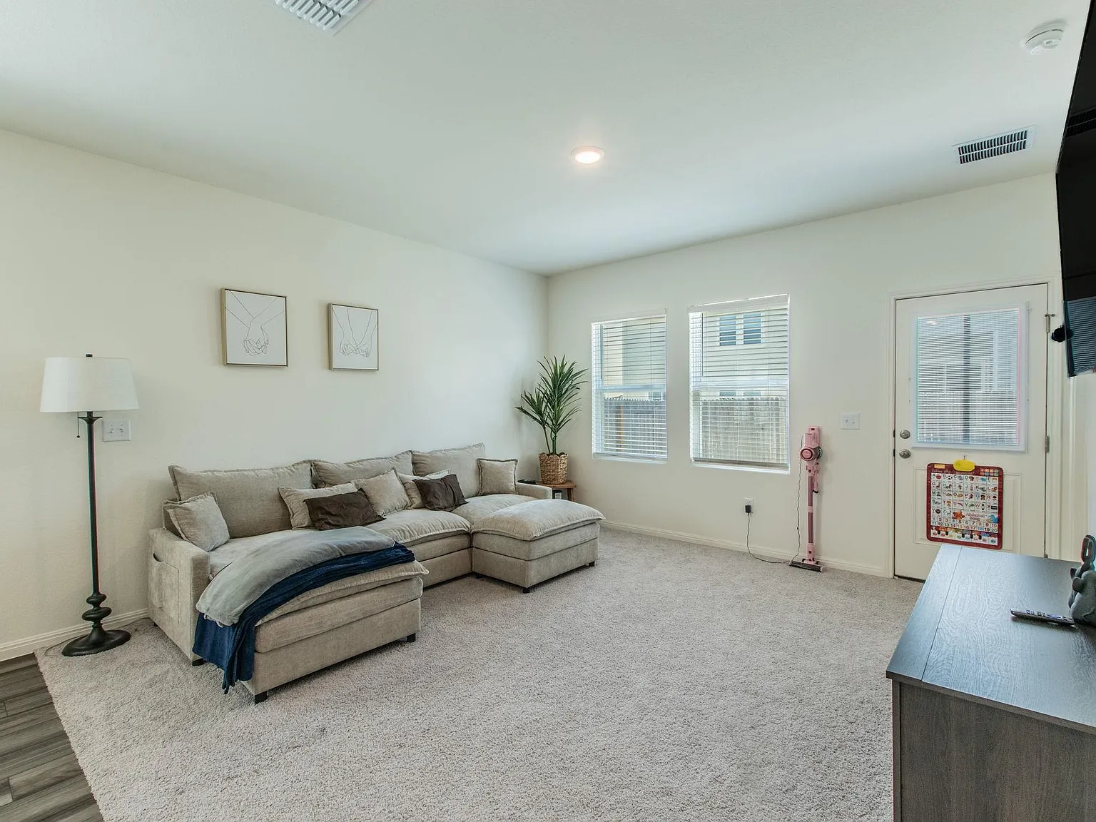 3 bed, 2.0 bath, 1522 sqft, $1,750 — Photo 2