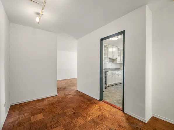 210 East Broadway image 4 of 9