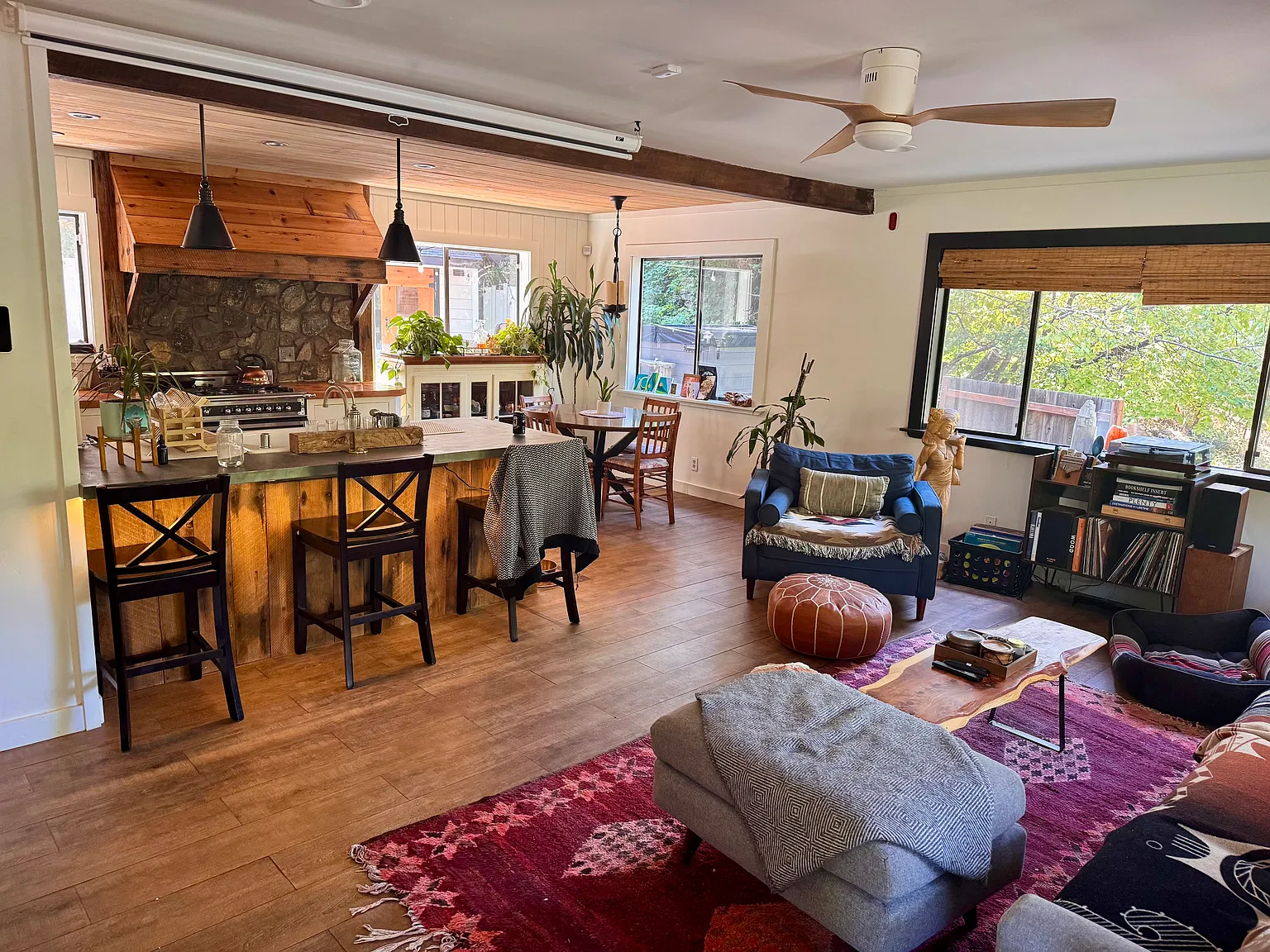 3 bed, 1368 sqft, $2,900 — Photo 2