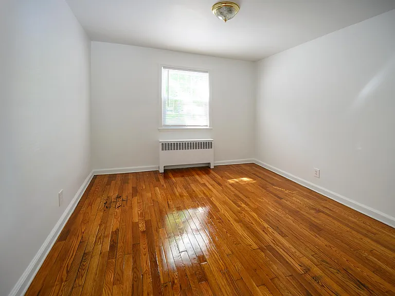 Oakmont Park Apartments — Photo 17