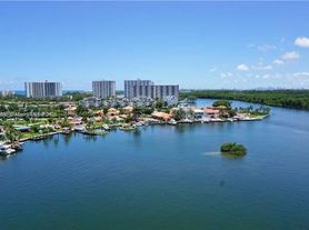 400 Sunny Isles Blvd