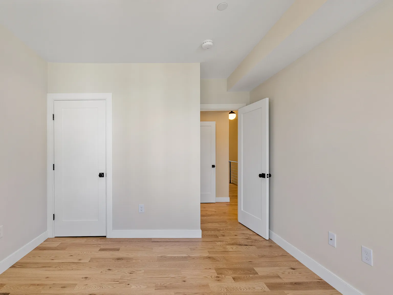 4 bed, 10 sqft, $5,400 — Photo 2