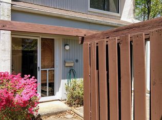 2212 Southgate Sq, Reston, VA 20191