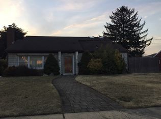 8 Dover Rd, Massapequa, NY 11758