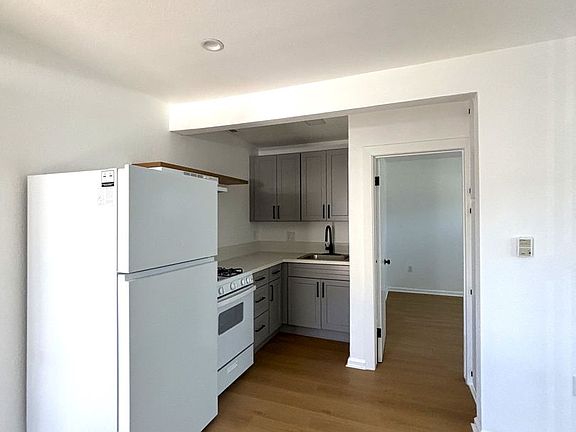 2nd image of 1329 W Carson St