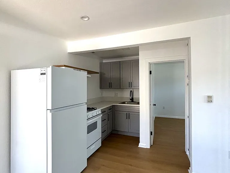 1329 W Carson St — Photo 2