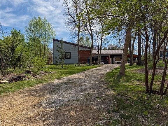 3rd image of 5095 Comanche Ln