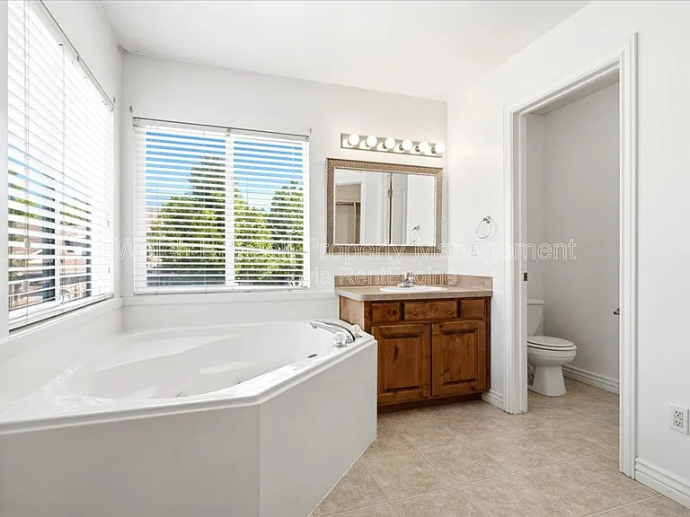 672 E Clearwater Dr N — Photo 19
