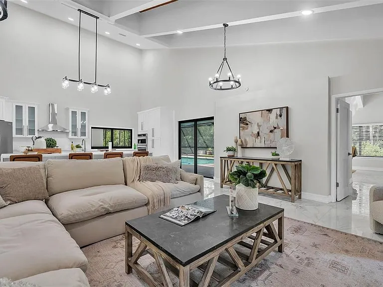 4520 Pine Hollow Dr — Photo 8