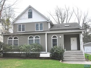 27 Ridge Ave, Park Ridge, NJ 07656