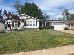 371 Novara Dr, Ballwin, MO 63021