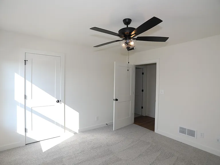 4605 Chambers Bay Dr — Photo 32