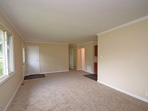 5th image of 811 Charles St