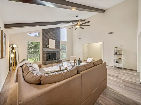 14915 Sun Harbor Dr, Houston, TX 77062