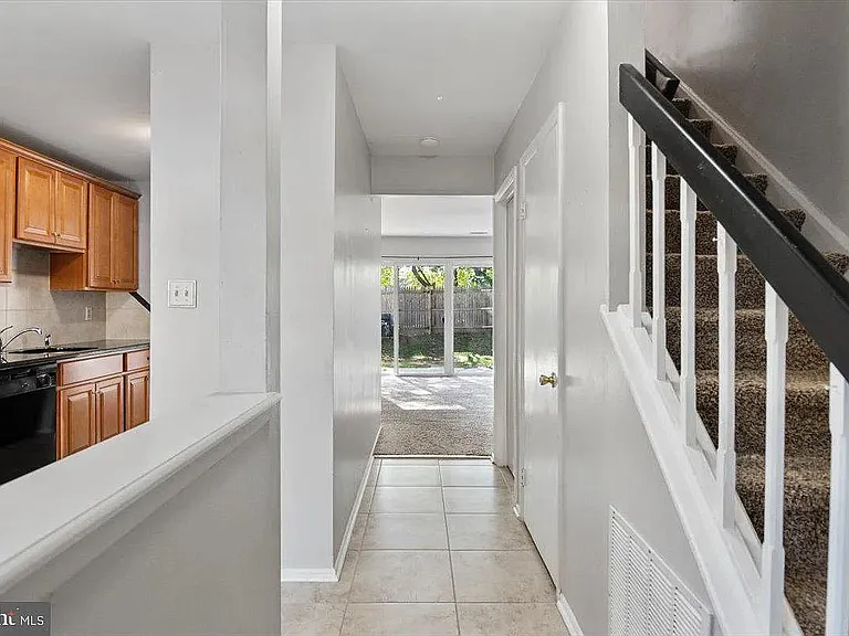 3904 Elberta Ln — Photo 6
