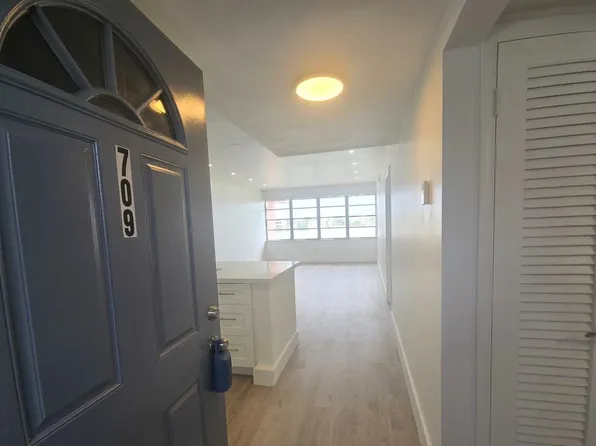 18555 NE 14th Avenue #709, Miami, FL 33179