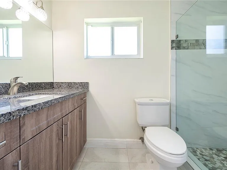5200 NE 15th Ave — Photo 18